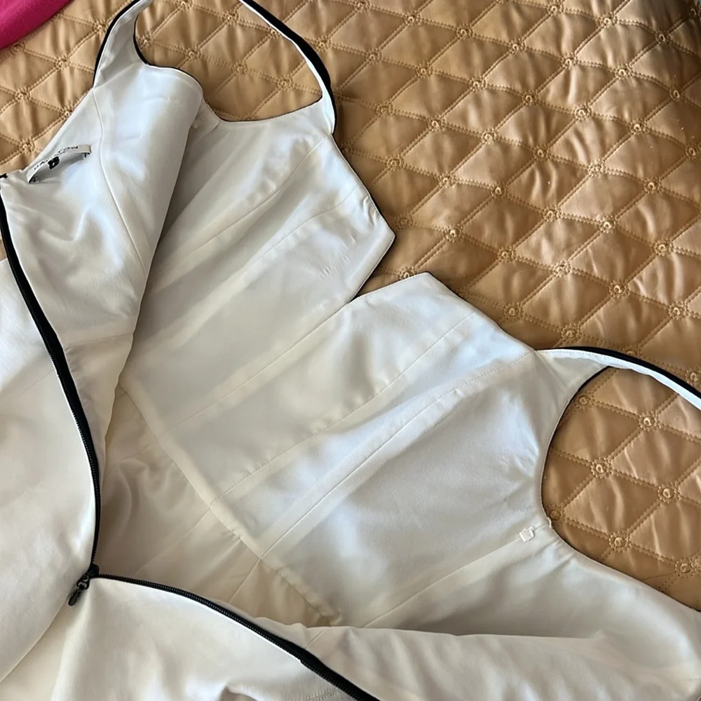 Absolutely stunning HALSTON Heritage Evening collection - Picture 7 of 11